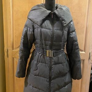 Badgley Mischka Elegant Gray Puffer Coat with stylish collar, belt & 2 pockets
